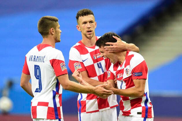 Sport Bilder des Tages Joie des joueurs de la Croatie apres le but de Brekalo Josip (Croatie) FOOTBALL : France vs Croatie - ligue des Nations - 08 09 2020 JBAutissier Panoramic 