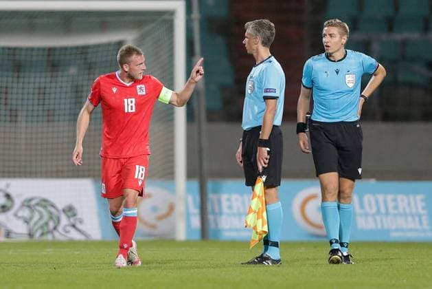 Laurent Jans Captain Luxembourg 18 discusses after the final whistle with referee Lawrence Visser Belgium Football, UEFA Nations League 2020 21, Season 2020 2021, 2 Matchday, Group C 08 09 2020 Luxembourg Montenegro Luxembourg vs Montenegro Stade Josy Barthel, Luxembourg