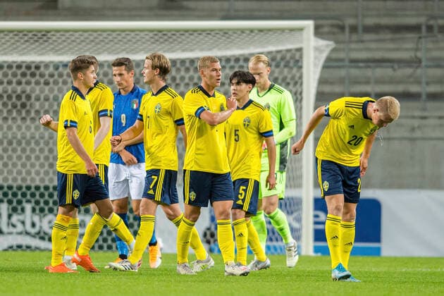 200908 Leo Bengtsson, August Erlingmark, Felix Beijmo, Eric Kahl and Edvin Crona of Sweden after the UEFA European Under 21 Qualifier football match between Sweden and Italy on September 8, 2020 in Kalmar Photo Petter Arvidson BILDBYRAN kod PA PA0058 fotball football fotboll soccer european under 21 qualifier em kval u21 sverige sweden italien italy uefa euro under 21 qualifier depp,  Copyright: PETTERxARVIDSON BB200908PA195