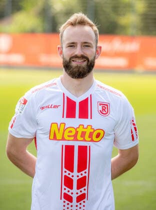 Fußball, 2. BL, SSV Jahn Regensburg Porträttermin 2020 2021 Medientag; SSV Jahn Regensburg 2020 2021 Jan-Marc Schneider; SSV Jahn Regensburg; 2.BL, Portraittermin 2020 2021 ACHTUNG: Veröffentlichung nur mit vollständigem Copyright: Fotostudio Büttner Jahn Regensburg! ACHTUNG: Für dieses vom Verein zur Verfügung gestellte PR-Material muss keine Lizenzgebühr entrichtet werden!