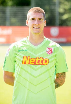 Fußball, 2. BL, SSV Jahn Regensburg Porträttermin 2020 2021 Medientag; SSV Jahn Regensburg 2020 2021 Kevin Kunz; SSV Jahn Regensburg; 2.BL, Portraittermin 2020 2021 ACHTUNG: Veröffentlichung nur mit vollständigem Copyright: Fotostudio Büttner Jahn Regensburg! ACHTUNG: Für dieses vom Verein zur Verfügung gestellte PR-Material muss keine Lizenzgebühr entrichtet werden!