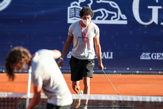 TENNIS - ATP, Tennis Herren Generali Open 2020 KITZBUEHEL,AUSTRIA,09.SEP.20 -TENNIS - ATP World Tour, Generali Open 2020. Image shows a guy preparing the court. GEPAxpictures xPatrickxSteiner