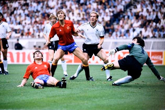 RUMMENIGGE Karl Heinz Kapitaen Team Germany with goalkeeper ARCONADA Luis and MACEDA and CAMACHO UEFA European Football Championships 1984 in France Preliminary rounds match Germany Spain 0 1 on 20 06 1984 in Paris