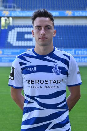 Sinan Karweina MSV Duisburg 3 Liga, portrait date 2020 2021 Duisburg Schauinsland Arena Nordrhein Westfalen Germany Team2