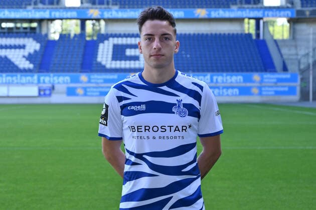 Sinan Karweina MSV Duisburg 3 Liga, portrait date 2020 2021 Duisburg Schauinsland Arena Nordrhein Westfalen Germany Team2