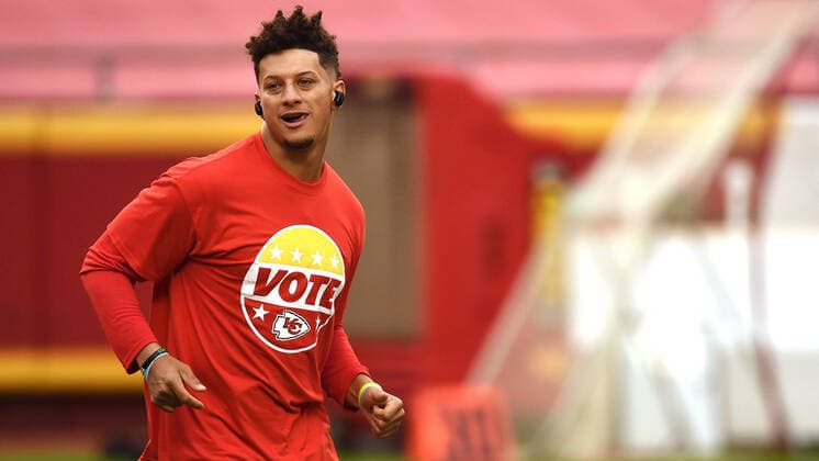September 10, 2019, Kansas City, MO, USA: Kansas City Chiefs quarterback Patrick Mahomes warms up in a shirt with a message to vote Thursday, September 10, 2020 before the Chiefs took on the Houston Texans in the NFL, American Football Herren, USA season opener at Arrowhead Stadium in Kansas City, Missouri. Kansas City USA - ZUMAm67_ 20190910_zaf_m67_051 Copyright: xTammyxLjungbladx