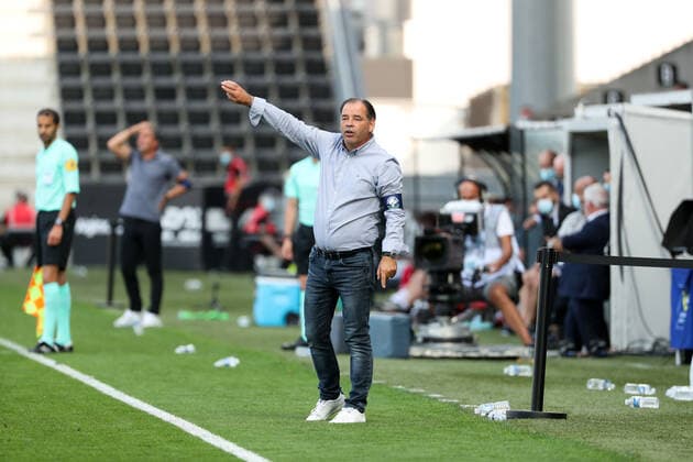 STEPHANE MOULIN (ENTRAINEUR ANGERS) - HOMMAGE - OPERATION SUPPORTER DES SOIGNANTS FOOTBALL : Angers vs Reims - Ligue 1 Uber Eats - 13 09 2020 FEP Panoramic 