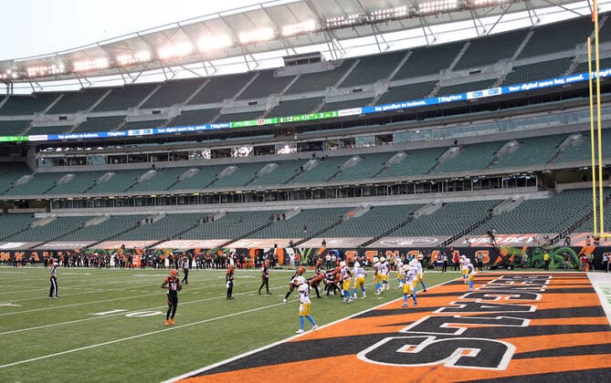 Bilder des Jahres 2020, Sport 09 September Sport Themen der Woche KW37 Sport Bilder des Tages Cincinnati Bengals play the Los Angeles Chargers in an empty stadium as fans were not allowed in at Paul Brown Stadium in Cincinnati, Ohio, Sunday, September 13, 2020.  JPS20200913021 JohnxSommersxII