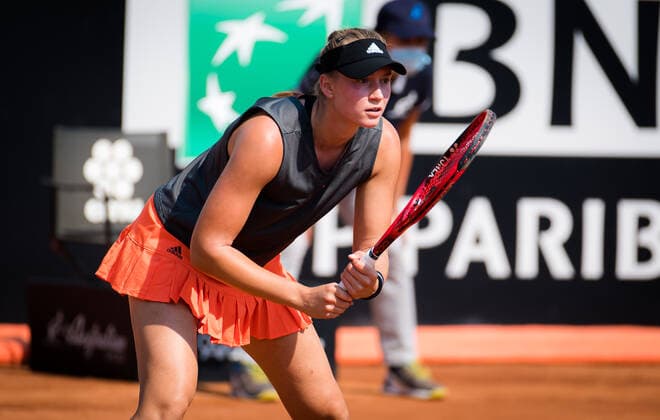 September 14, 2020, Rome, ITALY: Elena Rybakina of Kazakhstan in action during the first round of the 2020 Internazionali BNL d Italia WTA, Tennis Damen Premier 5 tennis tournament against Ekaterina Alexandrova of Russia Rome ITALY - ZUMAa181 20200914_zaa_a181_003 Copyright: xRobxPrangex