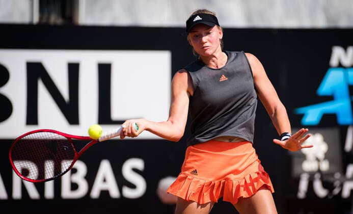 September 14, 2020, Rome, ITALY: Elena Rybakina of Kazakhstan in action during the first round of the 2020 Internazionali BNL d Italia WTA, Tennis Damen Premier 5 tennis tournament against Ekaterina Alexandrova of Russia Rome ITALY - ZUMAa181 20200914_zaa_a181_007 Copyright: xRobxPrangex