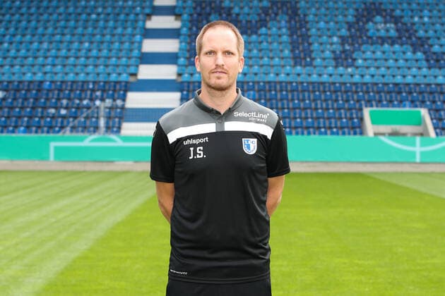 Team doctor Dr Jan Schüttrumpf, Schuettrumpf 1 FC Magdeburg 3 League Season 2020 2021 3 League Portrait appointment 2020 2021 official photo appointment 1 FC Magdeburg in the MDCC Arena in Magdeburg Portrait, Portrait,Germany, Football, Man, Men,GER,10 09 2020 Pressebuero Schroedter