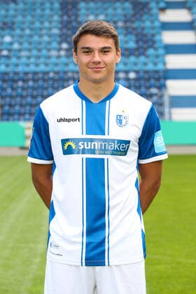 Julian Weigel 1 FC Magdeburg,32 3 Liga season 2020 2021 3 Liga portrait date 2020 2021 official photo date 1 FC Magdeburg in the MDCC Arena in Magdeburg Portrait, Portrait,Germany, Football, Man, Men,GER,10 09 2020 Pressebuero Schroedter