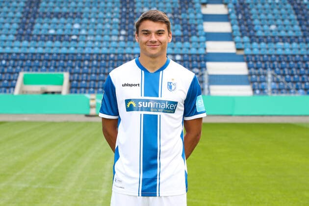 Julian Weigel 1 FC Magdeburg,32 3 Liga season 2020 2021 3 Liga portrait date 2020 2021 official photo date 1 FC Magdeburg in the MDCC Arena in Magdeburg Portrait, Portrait,Germany, Football, Man, Men,GER,10 09 2020 Pressebuero Schroedter