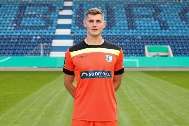 Goalkeeper Timon Weiner 1 FC Magdeburg,30 3 Liga Season 2020 2021 3 Liga Portrait date 2020 2021 official photo session 1 FC Magdeburg in the MDCC Arena in Magdeburg Portrait, Portrait,Germany, Football, Man, Men,GER,10 09 2020 Pressebuero Schroedter