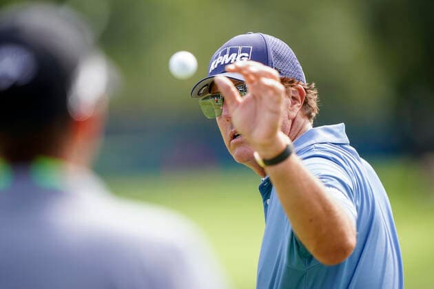 September 15, Mamaroneck, New York, USA: PHIL MICKELSON catches a ball while on the driving range during the practice round at the 2020 U.S. Open at Winged Foot Golf Club (West Course) in Mamaroneck, N.Y. on Tuesday, Sept. 15, 2020. Mamaroneck USA - ZUMAz03_ 20200915_zah_z03_810 Copyright: xDarrenxCarroll USGAx