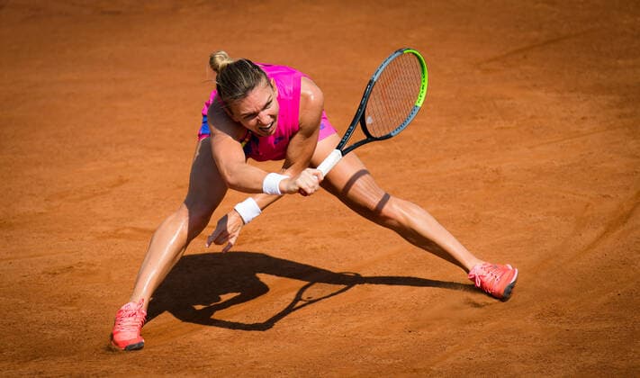 September 16, 2020, Rome, ITALY: Simona Halep of Romania in action during her second-round match at the 2020 Internazionali BNL d Italia WTA, Tennis Damen Premier 5 tennis tournament against Jasmin Paolini of Italy Rome ITALY - ZUMAa181 20200916_zaa_a181_047 Copyright: xRobxPrangex