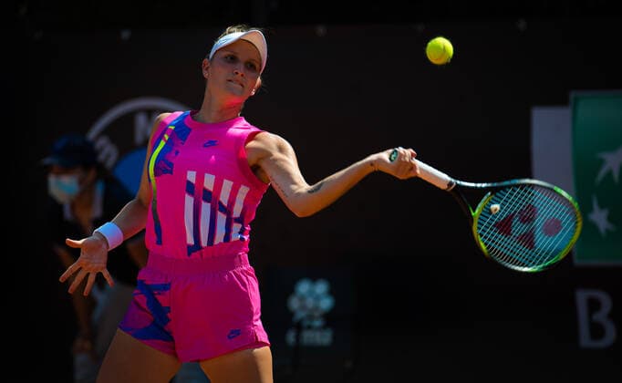 September 17, 2020, Rome, ITALY: Marketa Vondrousova of the Czech Republic in action against Arantxa Rus of the Netherlands during her second-round match at the 2020 Internazionali BNL d Italia WTA, Tennis Damen Premier 5 tennis tournament Rome ITALY - ZUMAa181 20200917_zaa_a181_086 Copyright: xRobxPrangex