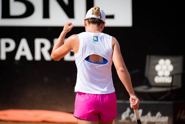 September 18, 2020, Rome, ITALY: Simona Halep of Romania in action against Dayana Yastremska of Ukraine during the third round at the 2020 Internazionali BNL d Italia WTA, Tennis Damen Premier 5 tennis tournament Rome ITALY - ZUMAa181 20200918_zaa_a181_086 Copyright: xRobxPrangex