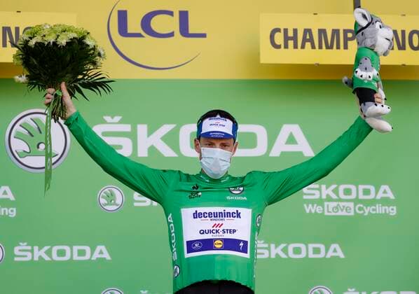 CHAMPAGNOLE, FRANCE - SEPTEMBER 18 : BENNETT Sam of Deceuninck - Quick Step pictured with the green jersey during the podium ceremony after stage 19 of the 107th edition of the 2020 Tour de France cycling race, a stage of 166,5 kms with start in Bourg-en-Bresse and finish in Champagnole on September 18, 2020 in Champagnole, France, 18 09 2020 CYCLISME : Tour de France - Etape 19 -Bourg-en-Bresse a Champagnole - 18 09 2020 PhotoNews Panoramic 