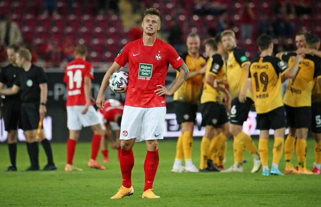 18 09 2020, xklex, Fussball 3 Liga, 1 FC Kaiserslautern Dynamo Dresden emspor, v l Marvin Pourie 1 FC Kaiserslautern is disappointed DFL DFB REGULATIONS PROHIBIT ANY USE OF PHOTOGRAPHS as IMAGE SEQUENCES and or QUASI VIDEO Kaiserslautern