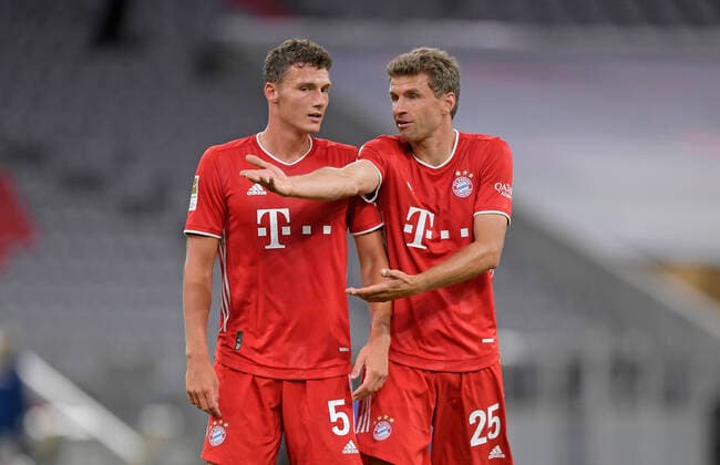 18 09 2020, Football 1 Bundesliga 2020 2021, 01 Matchday, FC Bayern Munich FC Schalke 04, in the Allianz Arena Munich L R Benjamin Pavard Bayern Munich and Thomas Müller Bayern Munich DFL and DFB regulations prohibit any use of photographs as image sequences and or quasi video