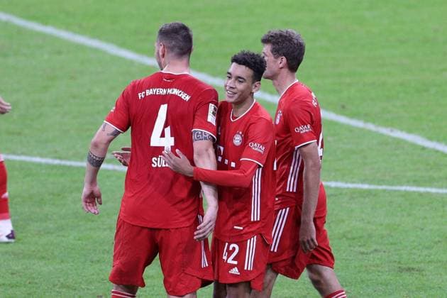 Niklas Suele 4 FC Bayern Muenchen , Jamal Musiala 42 FC Bayern Muenchen , Thomas Mueller 25 FC Bayern Muenchen to 8 0, FC Bayern Muenchen vs FC Schalke 04, 1 Bundesliga, 18 09 2020, DFB regulations prohibit any use of photographs as image sequences and or quasi video Muenchen Bayern Deutschland Copyright: xkolbert-press ChristianxKolbertx