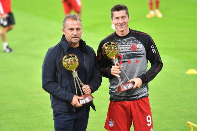 Hans Dieter Flick Hansi ,Coach Bayern Muenchen is Coach of the Year, Robert LEWANDOWSKI Bayern Muenchen Soccer Player of the Year, Holding their Trophy,Cup, Football 1 Bundesliga Season 2020 2021,1 Matchday,Matchday01, FC Bayern Munich M FCSchalke 04 GE 8 0, on 18 09 2020 in Munich A L L I A N Z A R E N A, DFL REGULATIONS PROHIBIT ANY USE OF PHOTOGRAPHS AS IMAGE SEQUENCES AND OR QUASI VIDEO EDITORIAL USE ONLY