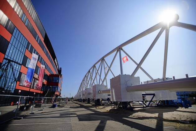 ALKMAAR - The new roof construction of the AZ stadium during the Dutch Eredivisie match between AZ Alkmaar and PEC Zwolle at the AFAS stadium on September 19, 2020 in Alkmaar, The Netherlands. ANP OLAF KRAAK Dutch Eredivisie 2020 2021 xVIxANPxSportx xxANPxIVx 422924167
