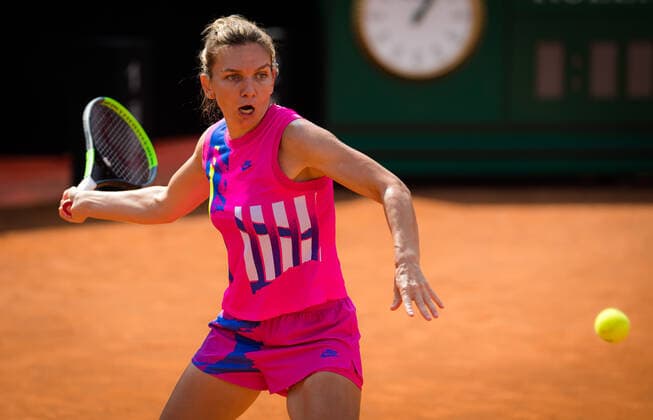 September 19, 2020, Rome, ITALY: Simona Halep of Romania in action against Yulia Putintseva of Kazakhstan during her quarter-final match at the 2020 Internazionali BNL d Italia WTA, Tennis Damen Premier 5 tennis tournament Rome ITALY - ZUMAa181 20200919_zaa_a181_052 Copyright: xRobxPrangex
