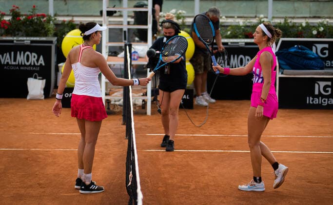 September 19, 2020, Rome, ITALY: Garbine Muguruza of Spain & Victoria Azarenka of Belarus at the net after their quarter-final match at the 2020 Internazionali BNL d Italia WTA, Tennis Damen Premier 5 tennis tournament Rome ITALY - ZUMAa181 20200919_zaa_a181_146 Copyright: xRobxPrangex