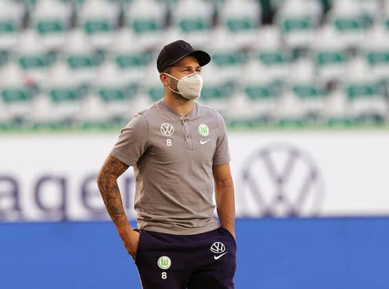 Renato Steffen VfL Wolfsburg with FFP2 mask before the game DFL REGULATIONS PROHIBIT ANY USE OF PHOTOGRAPHS AS IMAGE SEQUENCES AND OR QUASI VIDEO