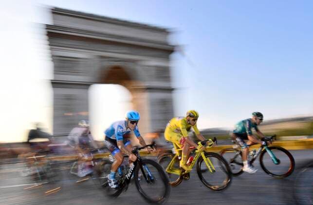 PARIS, FRANCE - SEPTEMBER 20 : POGACAR Tadej of UAE-Team Emirates, HOFSTETTER Hugo of Israel Start-Up Nation at the Arc de Triomphe during stage 21 of the 107th edition of the 2020 Tour de France cycling race, a stage of 122 kms with start in Mantes-la-Jolie and finish at the Avenue des Champs Elysees in Paris on September 20, 2020 in Paris, France, 20 09 2020 CYCLISME : Tour de France - Etape 21 - Mantes la Jolie a Paris Champs Elysees - 20 09 2020 PhotoNews Panoramic 