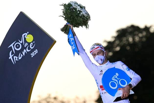 PARIS, FRANCE - SEPTEMBER 20 : POGACAR Tadej (SLO) of UAE TEAM EMIRATES pictured with the white jersey during the podium ceremony during stage 21 of the 107th edition of the 2020 Tour de France cycling race, a stage of 122 kms with start in Mantes-la-Jolie and finish at the Avenue des Champs Elysees in Paris on September 20, 2020 in Paris, France, 20 09 2020 CYCLISME : Tour de France - Etape 21 - Mantes la Jolie a Paris Champs Elysees - 20 09 2020 PhotoNews Panoramic 