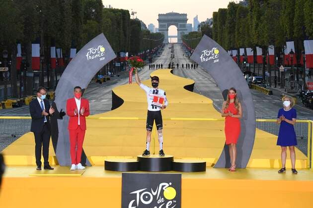 PARIS, FRANCE - SEPTEMBER 20 : HIRSCHI Marc (SUI) of TEAM SUNWEB pictured with the Antargaz price during the podium ceremony during stage 21 of the 107th edition of the 2020 Tour de France cycling race, a stage of 122 kms with start in Mantes-la-Jolie and finish at the Avenue des Champs Elysees in Paris on September 20, 2020 in Paris, France, 20 09 2020 CYCLISME : Tour de France - Etape 21 - Mantes la Jolie a Paris Champs Elysees - 20 09 2020 PhotoNews Panoramic 