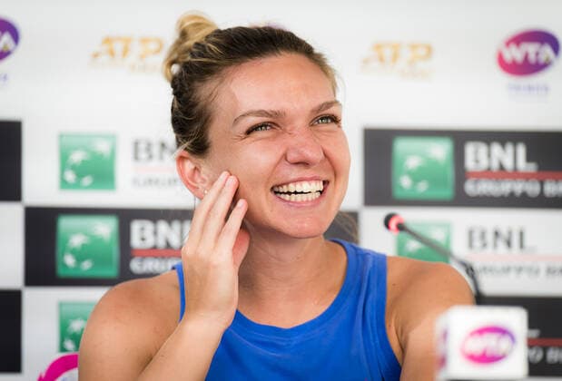 September 20, 2020, Rome, ITALY: Simona Halep of Romania talks to the media after reaching the final of the 2020 Internazionali BNL d Italia WTA, Tennis Damen Premier 5 tennis tournament Rome ITALY - ZUMAa181 20200920_zaa_a181_088 Copyright: xRobxPrangex