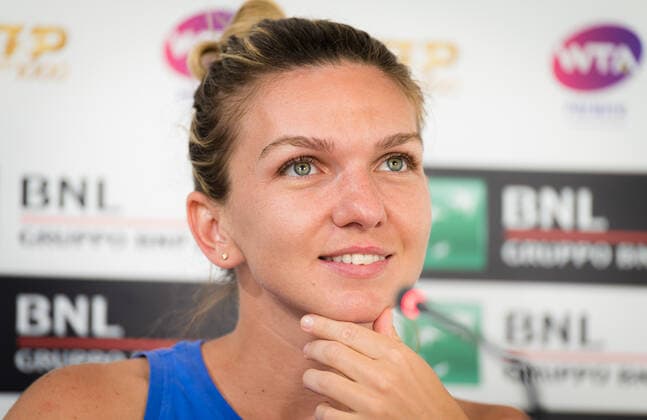 September 20, 2020, Rome, ITALY: Simona Halep of Romania talks to the media after reaching the final of the 2020 Internazionali BNL d Italia WTA, Tennis Damen Premier 5 tennis tournament Rome ITALY - ZUMAa181 20200920_zaa_a181_091 Copyright: xRobxPrangex