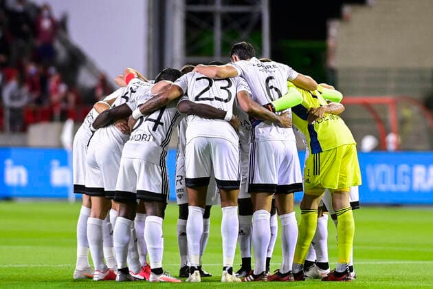 Eupen s players pictured at the start of a soccer match between Royal Antwerp FC and KAS Eupen, Sunday 20 September 2020 in Deurne, Antwerp, on day 6 of the Jupiler Pro League first division of the Belgian championship. LAURIExDIEFFEMBACQ  x2548422x