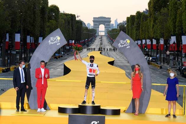 PARIS, FRANCE - SEPTEMBER 20 : HIRSCHI Marc (SUI) of TEAM SUNWEB pictured with the Antargaz price during the podium ceremony during stage 21 of the 107th edition of the 2020 Tour de France cycling race, a stage of 122 kms with start in Mantes-la-Jolie and finish at the Avenue des Champs Elysees in Paris on September 20, 2020 in Paris, France, 20 09 2020 CYCLISME : Tour de France - Etape 21 - Mantes la Jolie a Paris Champs Elysees - 20 09 2020 PhotoNews Panoramic 