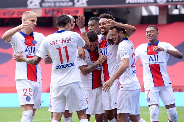 JOIE - FAIR PLAY - 05 MARQUINHOS (PSG) - 07 KYLIAN MBAPPE (PSG) FOOTBALL : Nice vs Paris SG - Ligue 1 Uber Eats - 20 09 2020 FEP Panoramic 