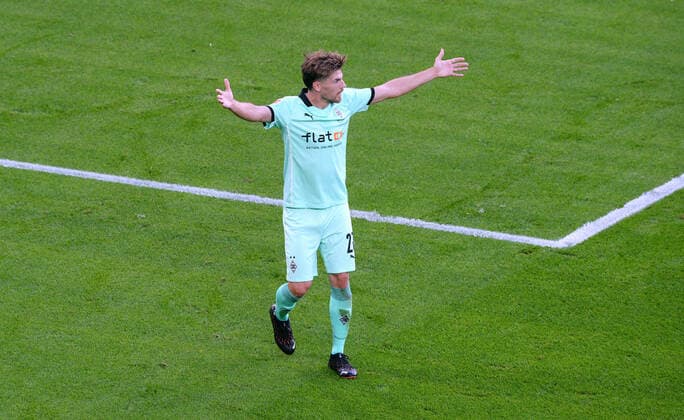Soccer, Bundesliga, Germany, Men, Season 2020 2021, 1 Matchday, Signal Iduna Park Dortmund Bor Dortmund, BVB yellow Bor Mönchengladbach green 3 0 Jonas Hofmann BMG Action, single image DFB REGULATIONS PROHIBIT ANY USE OF PHOTOGRAPHS AS IMAGE SEQUENCES AND OR QUASI VIDEO