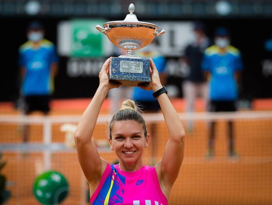 September 21, 2020, Rome, ITALY: Simona Halep of Romania poses with the champions trophy after winning the final of the 2020 Internazionali BNL d Italia WTA, Tennis Damen Premier 5 tennis tournament Rome ITALY - ZUMAa181 20200921_zaa_a181_013 Copyright: xRobxPrangex