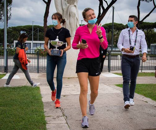 September 21, 2020, Rome, ITALY: Simona Halep of Romania during the champions trophy shoot after the 2020 Internazionali BNL d Italia WTA, Tennis Damen Premier 5 tennis tournament Rome ITALY - ZUMAa181 20200921_zaa_a181_021 Copyright: xRobxPrangex