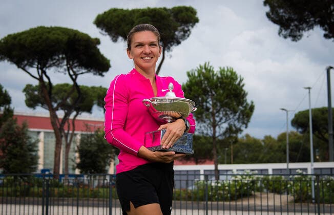 September 21, 2020, Rome, ITALY: Simona Halep of Romania during the champions trophy shoot after the 2020 Internazionali BNL d Italia WTA, Tennis Damen Premier 5 tennis tournament Rome ITALY - ZUMAa181 20200921_zaa_a181_030 Copyright: xRobxPrangex