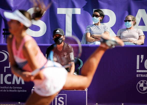 Sport Bilder des Tages Magda Linette in action vs Elina Svitolina during their WTA, Tennis Damen Open internaionaux de tennis de Strasbourg in Strasbourg on October 22, 2020 TENNIS : Open de Strasbourg - 22 09 2020 ElyxandroCEGARRA PANORAMIC 
