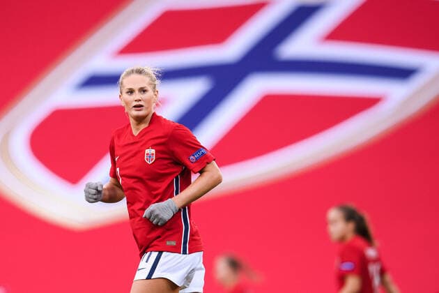 200922 Lisa Marie Karlseng Abroad of Norway during the UEFA Women s Euro Qualifier football match between Norway and Wales on September 22, 2020 in Oslo Photo Vegard Wivestad Grott BILDBYRAN kod VG VG0043 bbeng football football football soccer uefa euro qualifier in qualifying women in qualifying landskamp norway norway wales dam,  Copyright: VEGARDxWIVESTADxGRoTT BB200922VG030