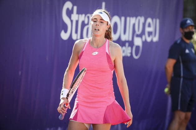 Alize cornet (FRA) in action vs Elena Rybakina (KAZ) during their WTA, Tennis Damen Open internaionaux de tennis de Strasbourg in Strasbourg on October 22, 2020 TENNIS : Open de Strasbourg - 22 09 2020 ElyxandroCEGARRA PANORAMIC 