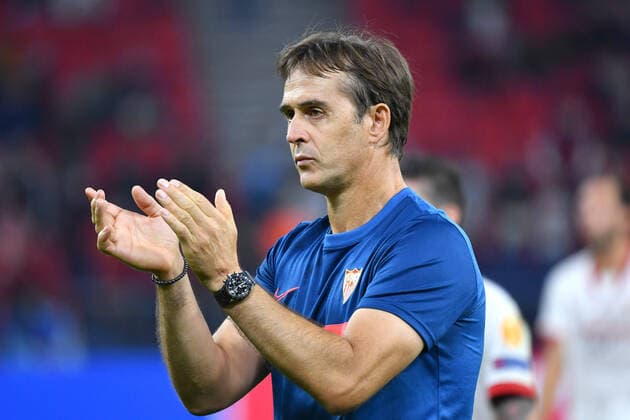 Coach Julen Lopetegui FC Sevilla, applause, single picture, cut single motif, half figure, half figure football UEFA Super Cup 2020 FC Bayern Muenchen FC Sevilla 1 2 n V on 24 09 2020 in Budapest, Ferenc Puskas Stadium