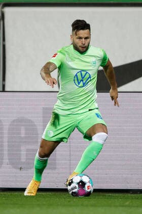 24 09 2020, AOK Stadium, Wolfsburg, GER, UEFA EL, Qualification, VfL Wolfsburg GER vs. Desna Chernihiv UA , in the picture Renato Steffen 8, Wolfsburg am Ball VfL Wolfsburg vs.