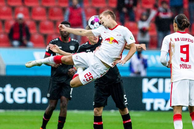 Bilder des Jahres 2020, Sport 09 September Sport Themen der Woche KW39 Leverkusen, Bayarena, 26.09.20: Olmo Dani (RB Leipzig) (L) gegen Sven Bender (Bayer 04 Leverkusen) im Spiel 1. Bundesliga Bayer 04 Leverkusen vs. RB Leipzig. *** Leverkusen, Bayarena, 26 09 20 Olmo Dani RB Leipzig L against Sven Bender Bayer 04 Leverkusen in match 1 Bundesliga Bayer 04 Leverkusen vs RB Leipzig