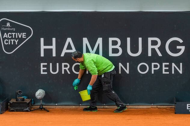 Hamburg European Open 2020 26 09 2020, Tennis facility at the Rothenbaum, Hamburg Tennis at the Rothenbaum, a clean thing between matches is always desinfected again Â